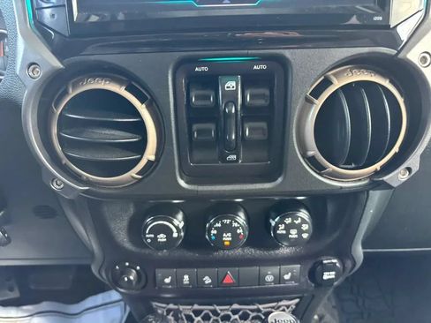 Used 2017 Jeep Wrangler Unlimited Sahara AWD/4WD image 25