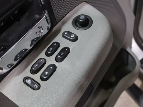 Used 2005 Ford F150 XLT AWD/4WD image 14