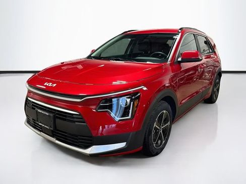Used 2025 Kia Niro EX w/ EX Cold Weather Package FWD image 3