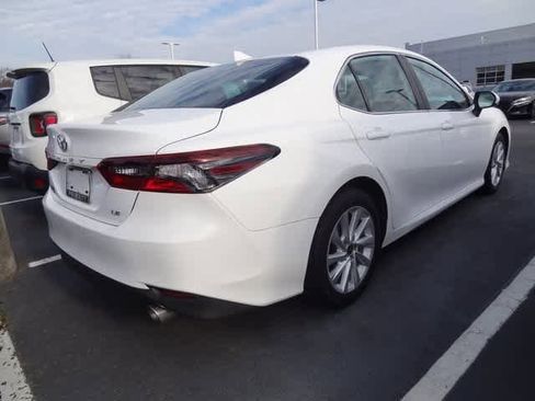 Used 2022 Toyota Camry LE image 5