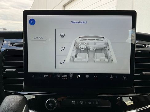 Used 2023 Ford Transit 350 XLT image 26