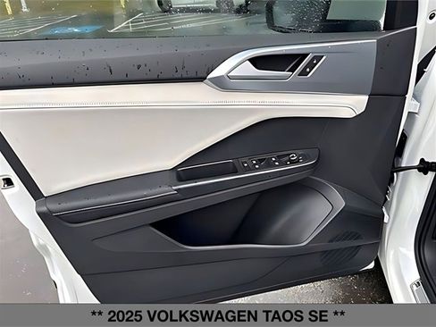 Used 2025 Volkswagen Taos SE w/ Panoramic Sunroof Package image 13