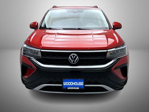 Used 2024 Volkswagen Taos SE w/ Panoramic Sunroof Package AWD/4WD image 2