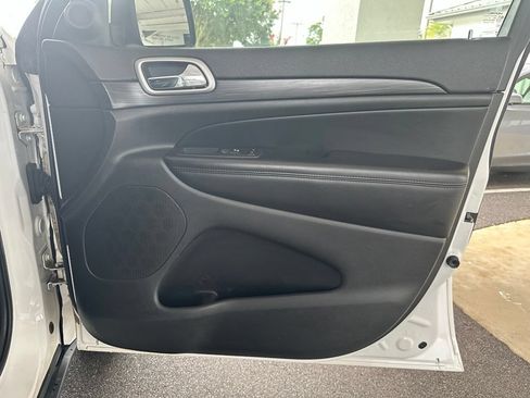 Used 2019 Jeep Grand Cherokee Laredo w/ Laredo X Package RWD image 34
