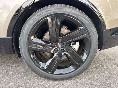 Used 2023 Land Rover Discovery S R-Dynamic image 10