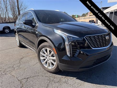 Used 2022 Cadillac XT4 Luxury w/ Cold Weather Package image 2