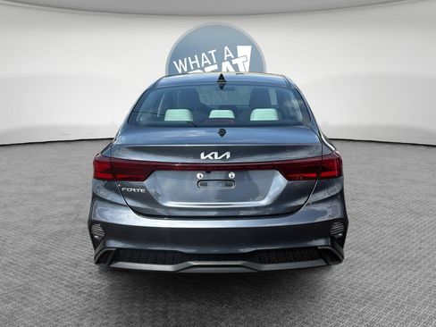 Used 2022 Kia Forte LXS w/ LXS Technology Package FWD image 5