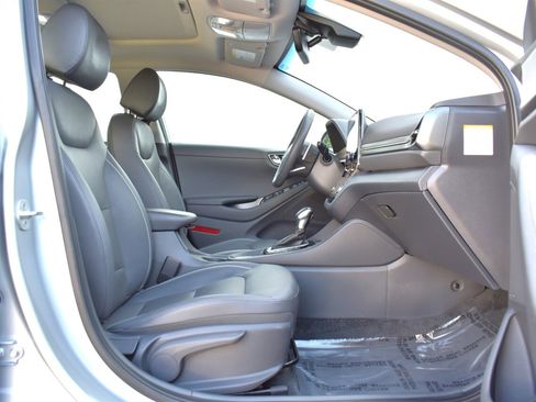 Used 2022 Hyundai Ioniq Limited FWD image 31