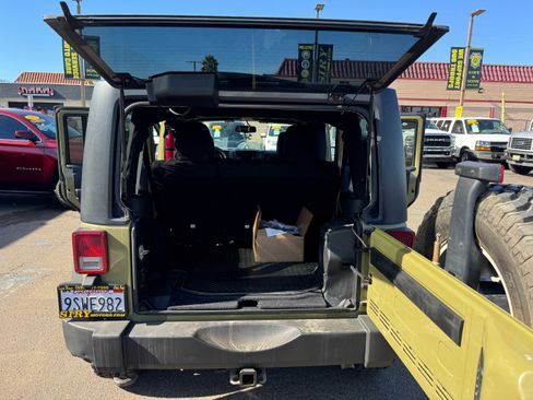 Used 2013 Jeep Wrangler Unlimited Rubicon w/ Max Tow Pkg image 7