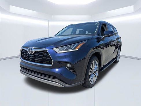 Used 2023 Toyota Highlander Platinum FWD image 8