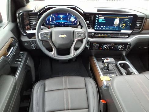 Used 2024 Chevrolet Silverado 1500 High Country w/ High Country Premium Package image 9