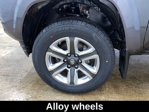 Used 2018 Toyota Tacoma Limited w/ Four Season Floor Mat Package AWD/4WD image 16