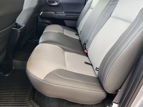Used 2019 Toyota Tacoma TRD Sport w/ Technology Package AWD/4WD image 14