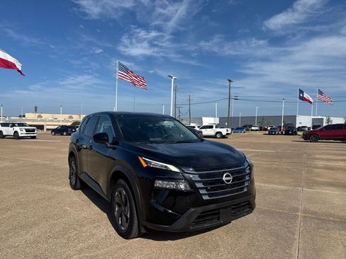Certified 2025 Nissan Rogue SV FWD image 1