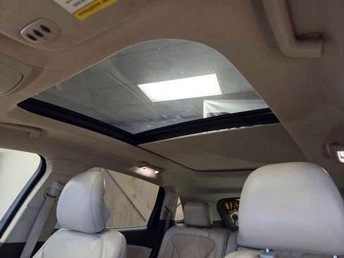 Used 2017 Lincoln MKX Reserve w/ Driver Assistance Package image 39