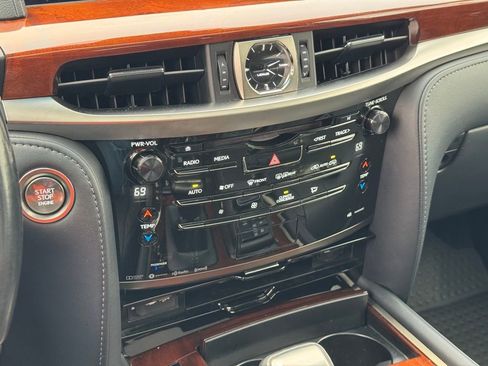 Used 2019 Lexus LX 570 4WD image 37