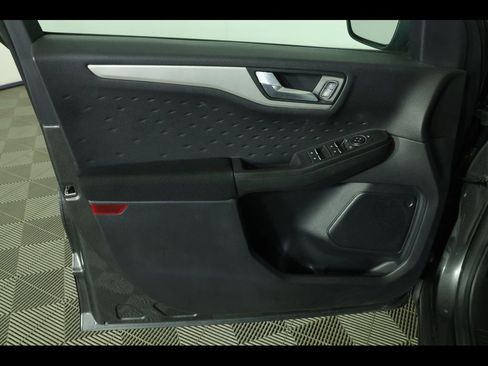 Used 2020 Ford Escape SE FWD image 20
