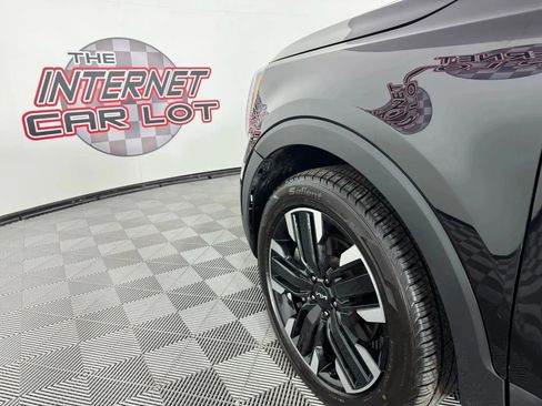 Used 2022 Kia Telluride SX w/ SX Prestige Package image 28