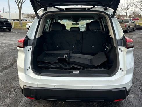 Certified 2025 Nissan Rogue SV image 17