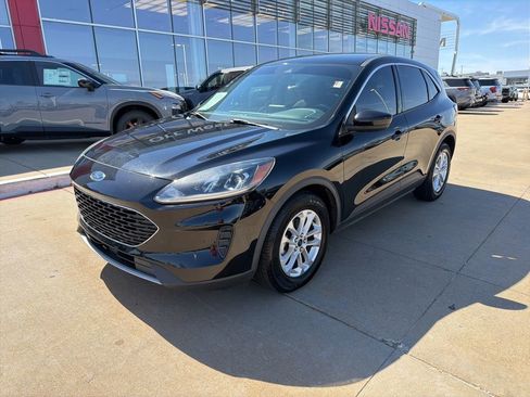 Used 2020 Ford Escape SE image 1
