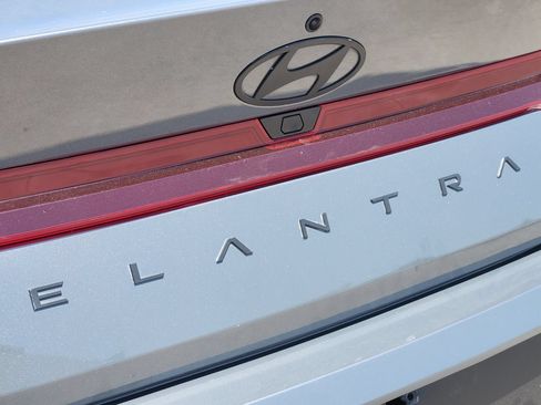 Used 2024 Hyundai Elantra SEL w/ Convenience Package FWD image 8