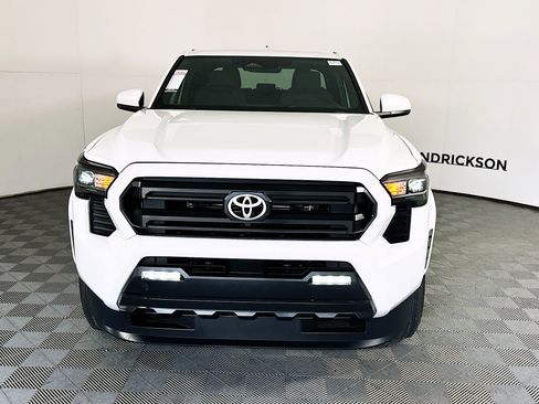 Certified 2025 Toyota Tacoma SR5 image 8