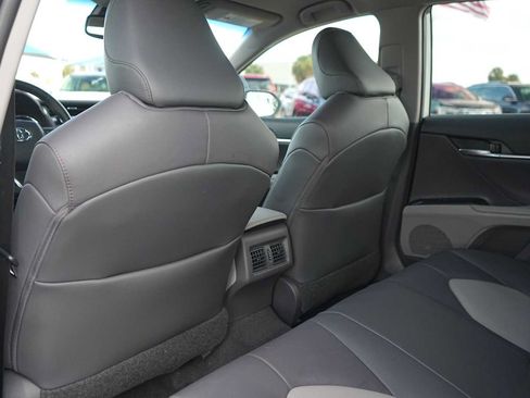 Used 2020 Toyota Camry XLE FWD image 13
