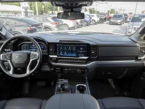 Used 2024 Chevrolet Silverado 1500 RST image 3