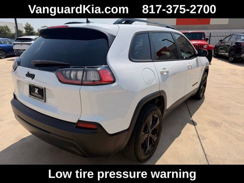 Used 2019 Jeep Cherokee Latitude Plus FWD image 4