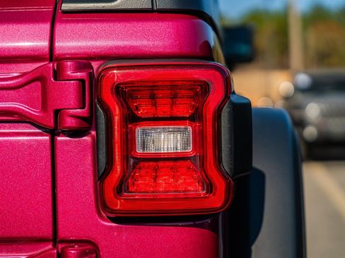 Used 2024 Jeep Wrangler Unlimited Rubicon w/ Technology Group image 16