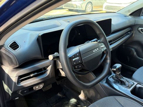 Used 2025 Kia K4 LXS image 28