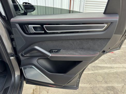 Used 2022 Porsche Cayenne GTS w/ Premium Package image 48