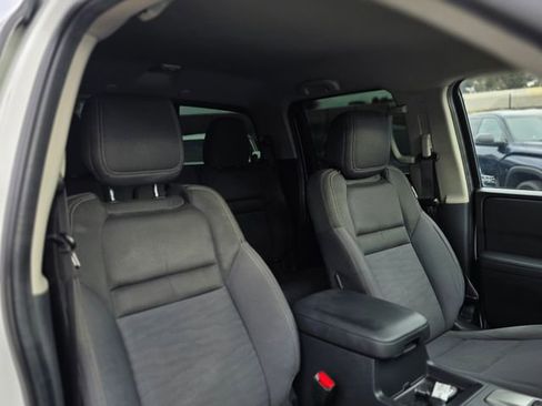 Used 2022 Nissan Frontier SV AWD/4WD image 11