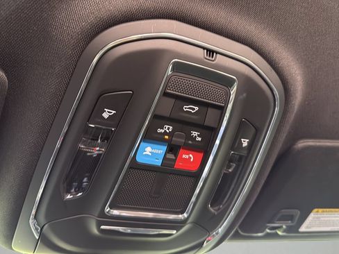 Used 2024 Jeep Grand Cherokee Altitude RWD image 23
