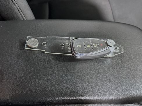 Used 2021 Chevrolet Malibu LS FWD image 33