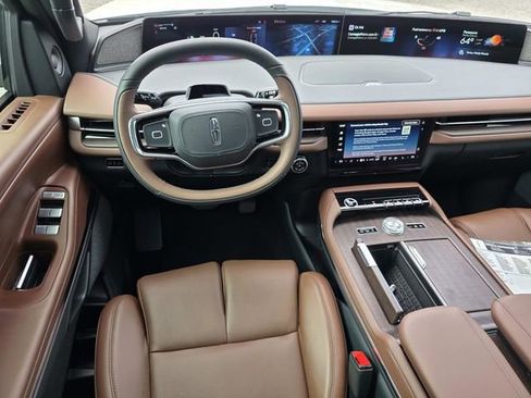 New 2025 Lincoln Navigator Reserve image 6