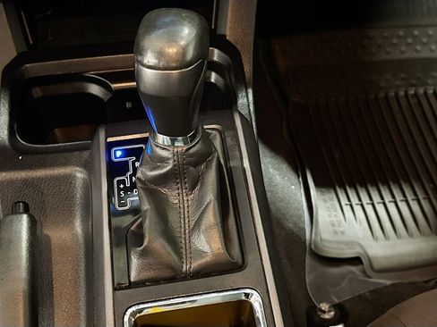 Used 2017 Toyota Tacoma TRD Off-Road w/ Premium & Technology Package image 13