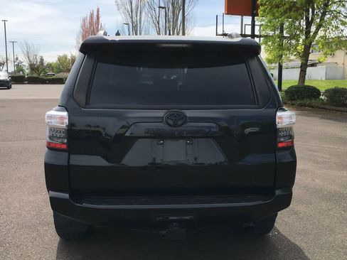 Used 2022 Toyota 4Runner SR5 Premium w/ Moonroof Package image 5
