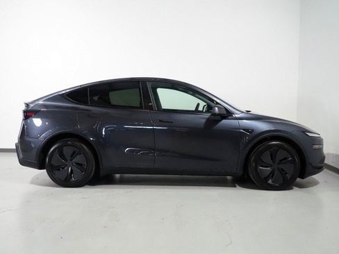 Used 2026 Tesla Model Y Long Range RWD image 6