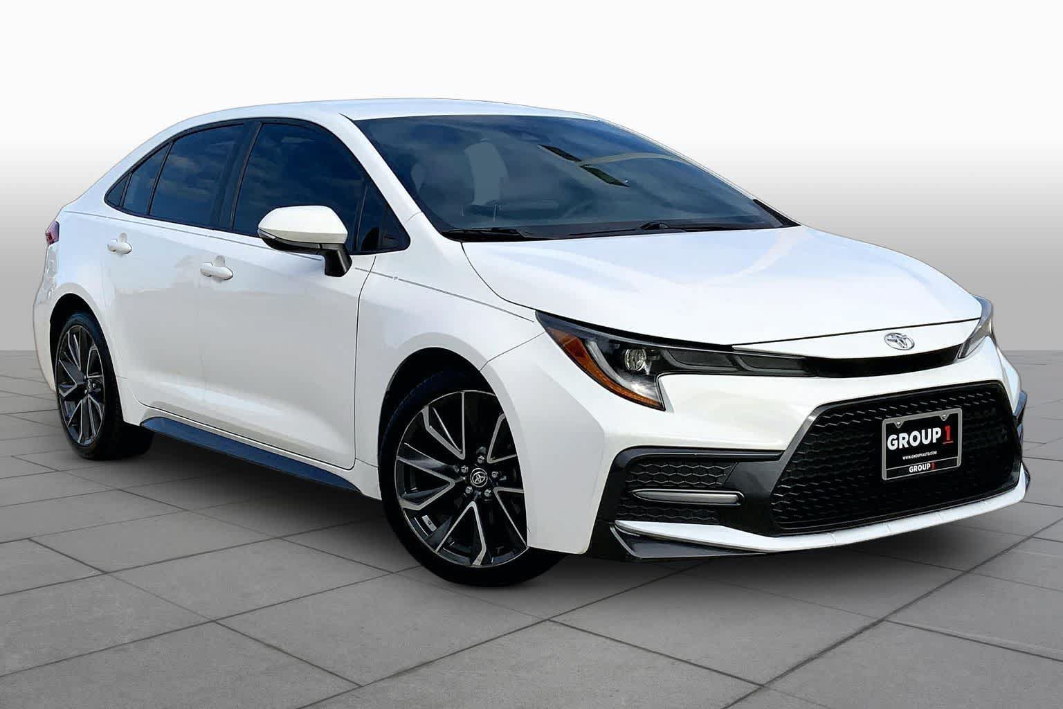 Used 2021 Toyota Corolla SE FWD image 2