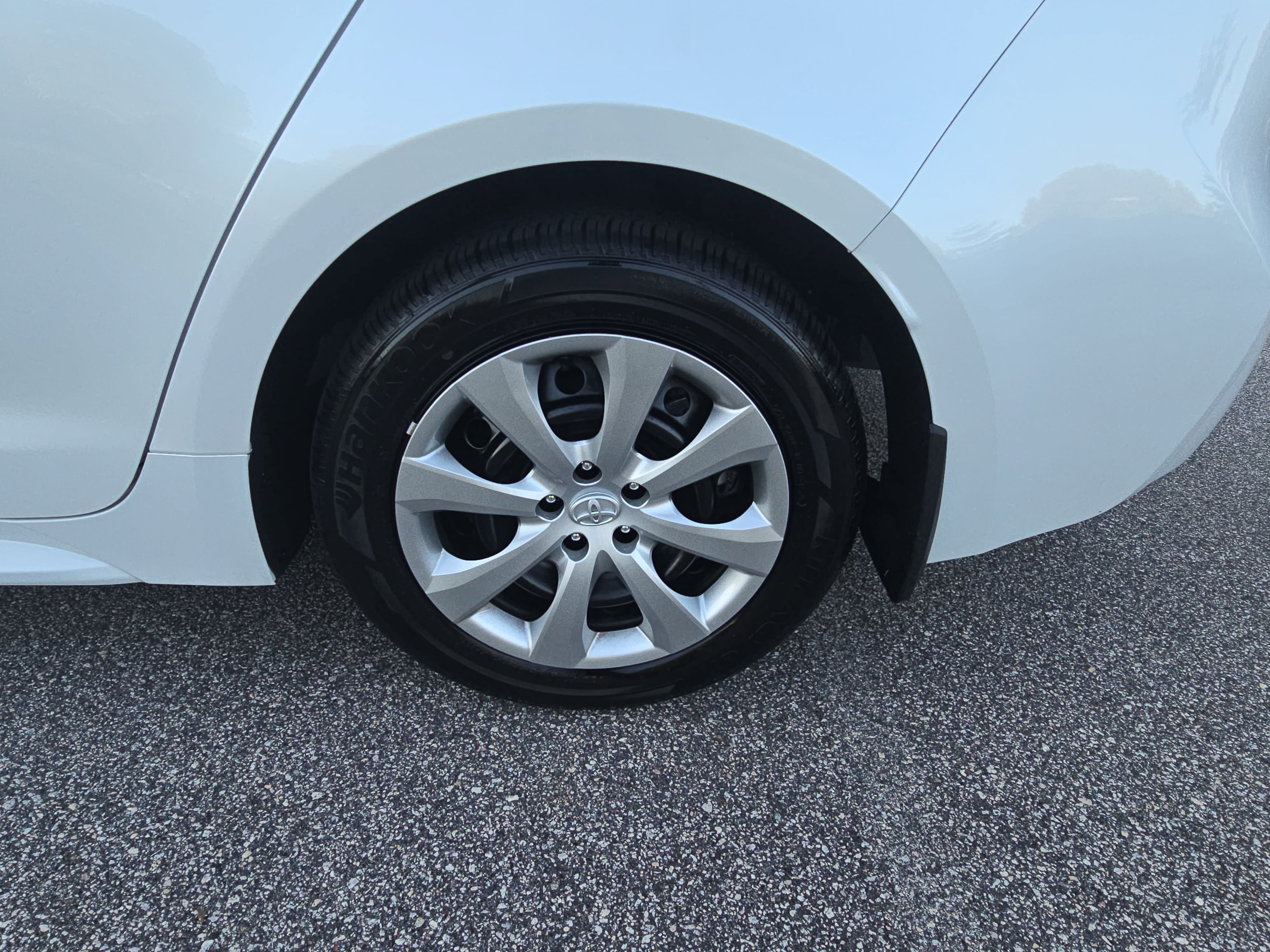 Used 2026 Toyota Corolla LE FWD image 30