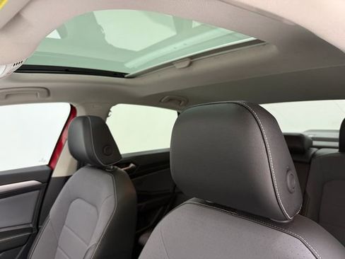 Used 2025 Volkswagen Jetta SE FWD image 25