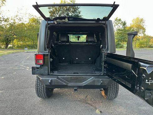 Used 2015 Jeep Wrangler Unlimited Sahara w/ Dual Top Group image 19