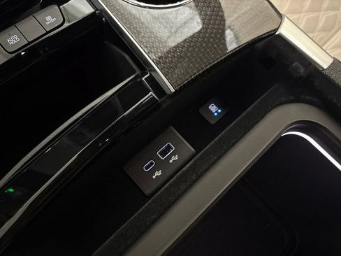 Used 2025 Cadillac Escalade V AWD/4WD image 36
