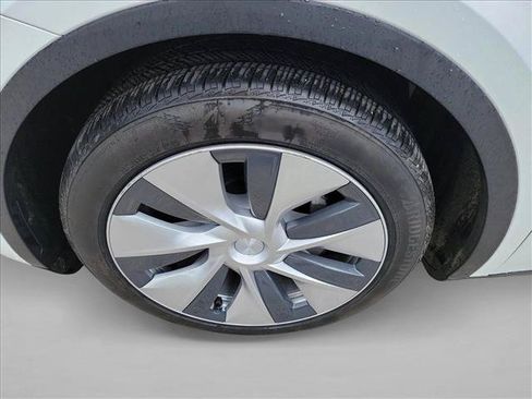 Used 2021 Tesla Model Y Long Range AWD/4WD image 9