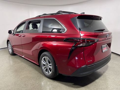 New 2026 Toyota Sienna XLE image 5