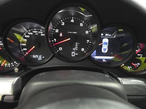 Used 2018 Porsche 911 Carrera RWD image 18