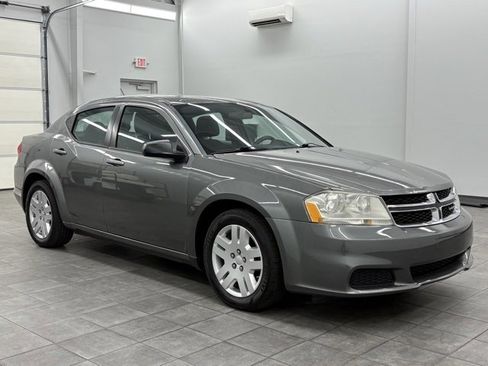 Used 2012 Dodge Avenger SE image 1