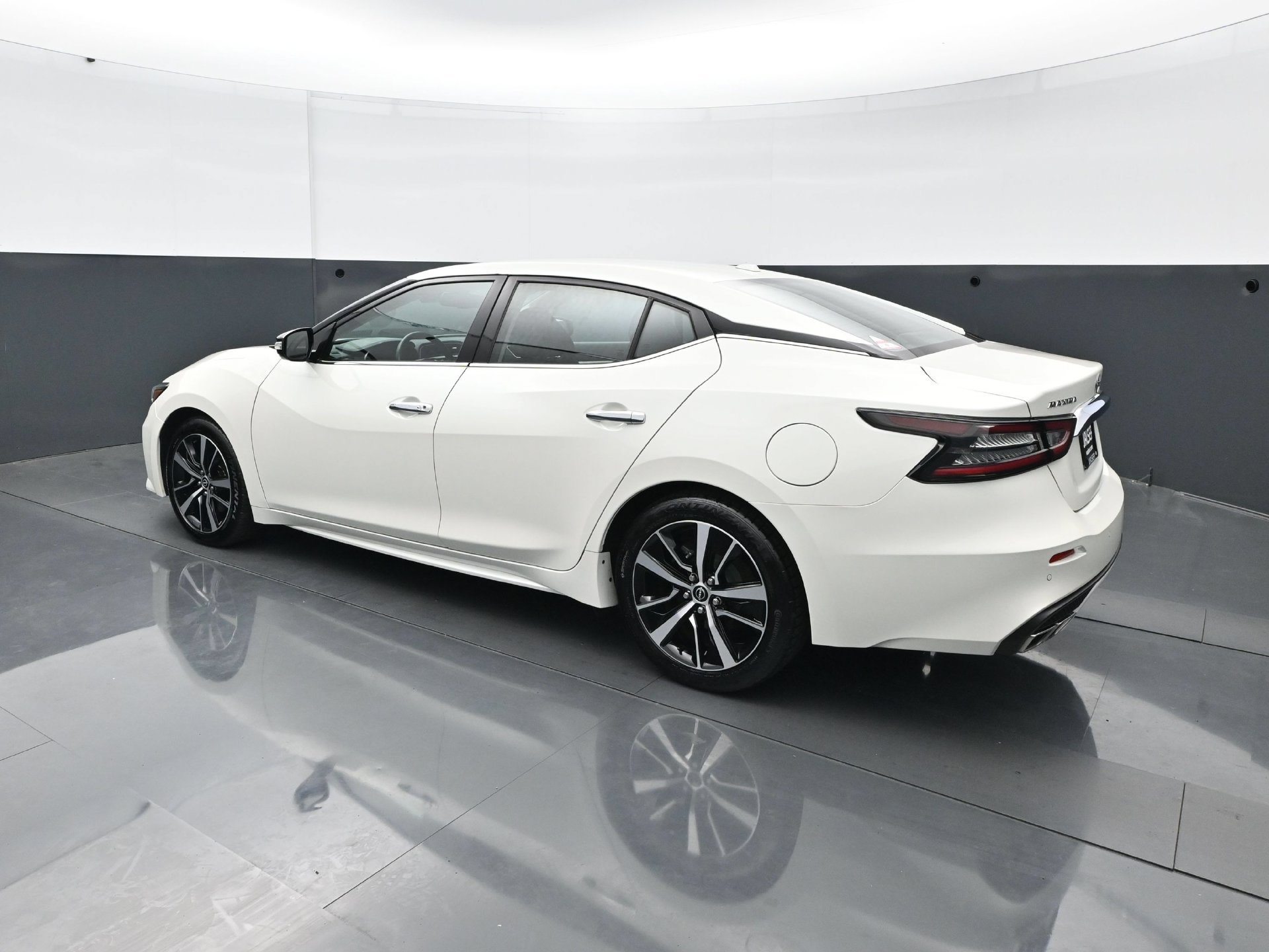 Used 2023 Nissan Maxima SV w/ Floor Mat Group FWD image 4