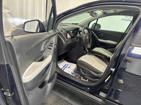 Used 2022 Chevrolet Trax LS w/ Tint and Cruise Package FWD image 23